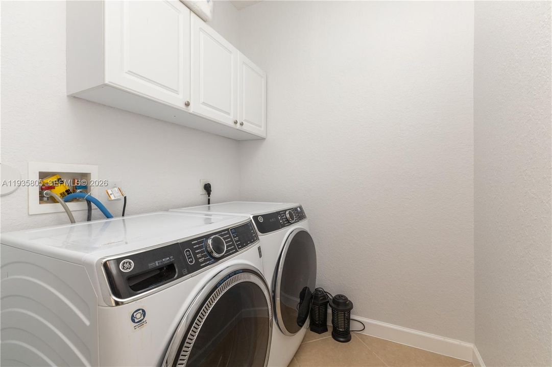 出租: $3,700 (3 贝兹, 3 浴室, 2070 平方英尺)