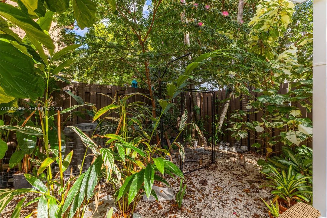 出租: $3,700 (3 贝兹, 3 浴室, 2070 平方英尺)