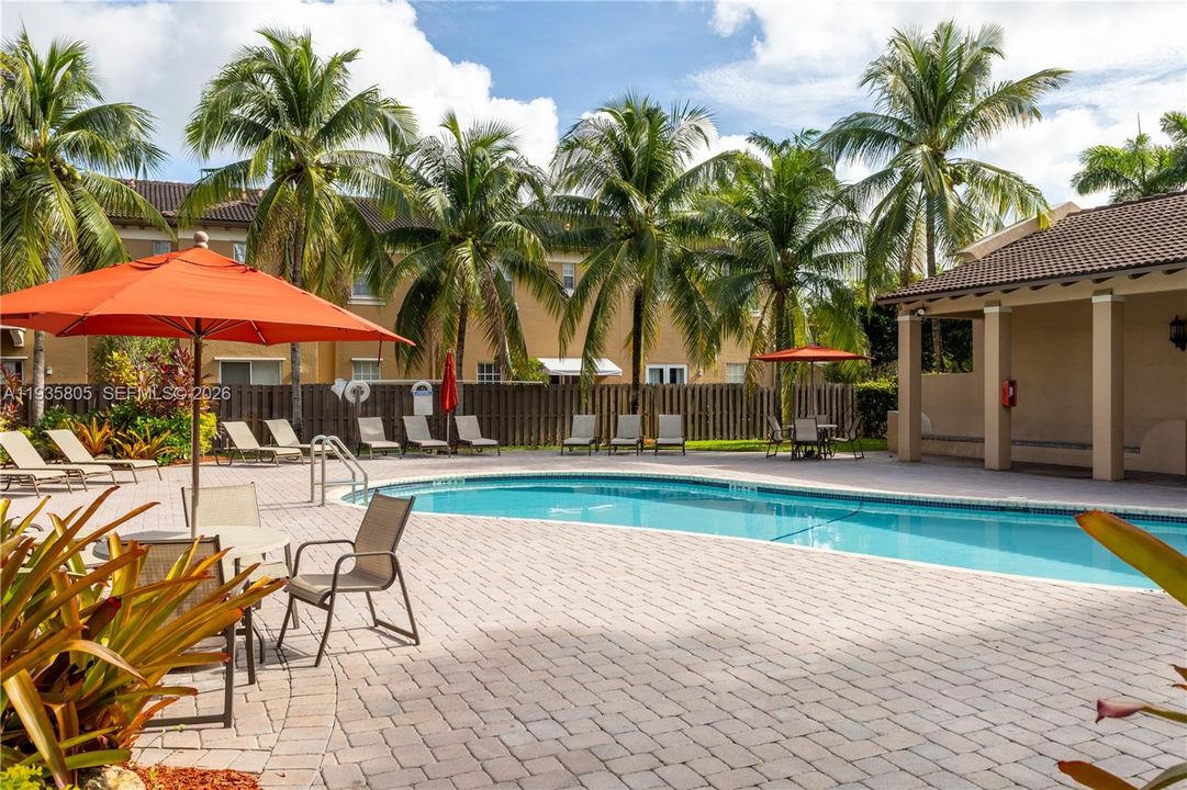 出租: $3,700 (3 贝兹, 3 浴室, 2070 平方英尺)