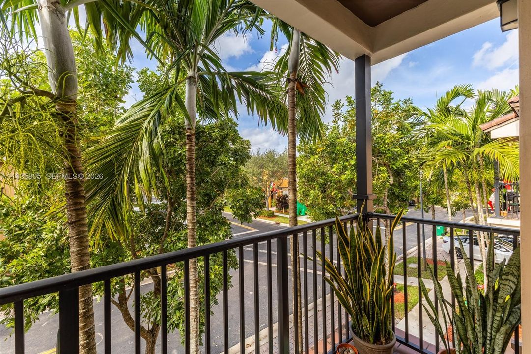 出租: $3,700 (3 贝兹, 3 浴室, 2070 平方英尺)