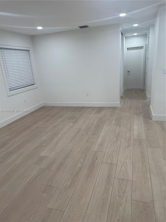 For Rent: $6,500 (3 beds, 2 baths, 1400 Square Feet)