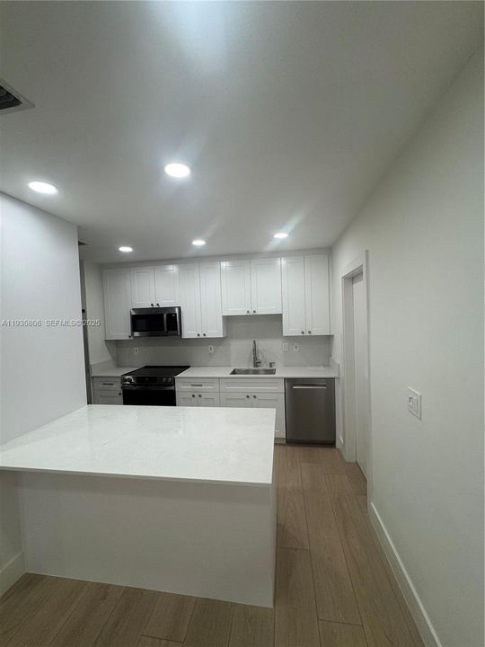 For Rent: $6,500 (3 beds, 2 baths, 1400 Square Feet)