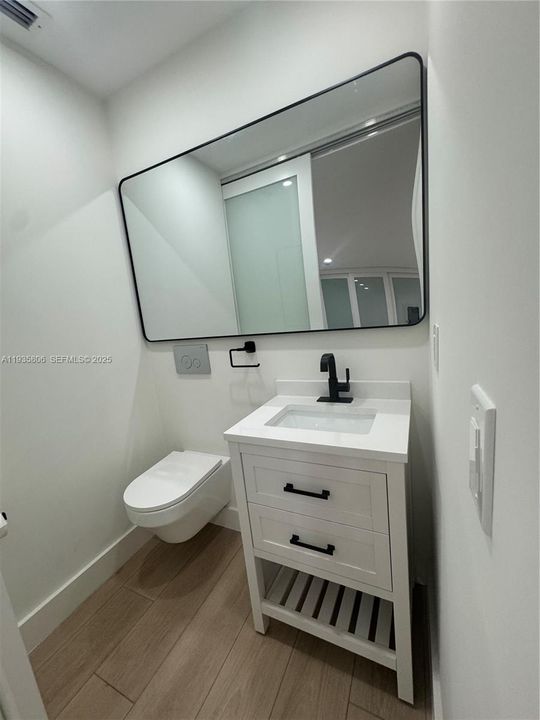 For Rent: $6,500 (3 beds, 2 baths, 1400 Square Feet)