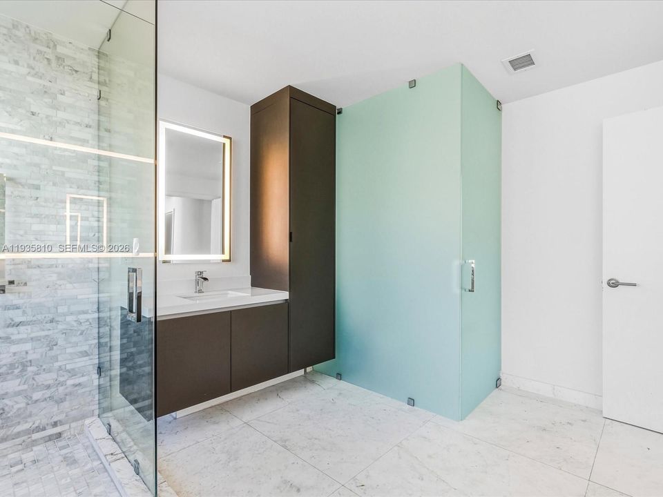 En Venta: $1,689,000 (3 camas, 4 baños, 2204 Pies cuadrados)