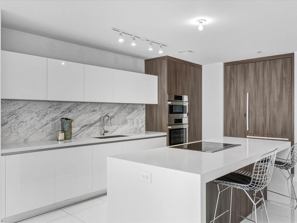 En Venta: $1,689,000 (3 camas, 4 baños, 2204 Pies cuadrados)