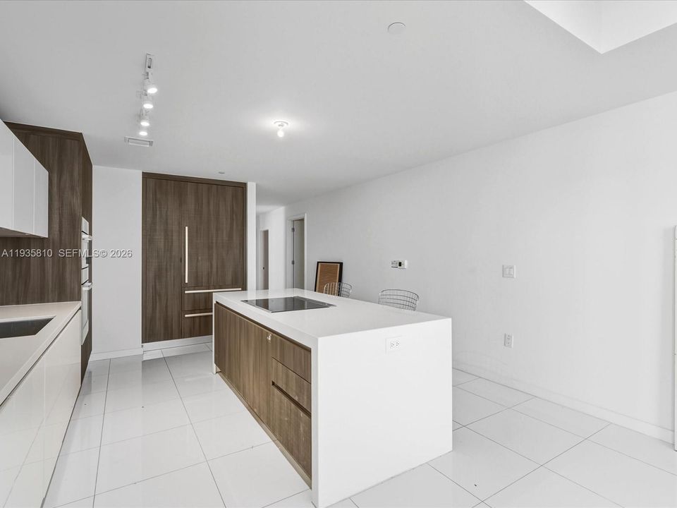 En Venta: $1,689,000 (3 camas, 4 baños, 2204 Pies cuadrados)