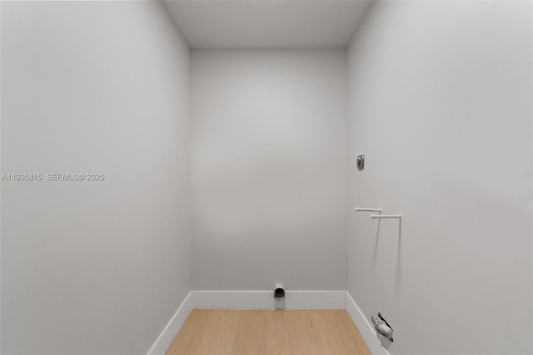 待售: $470,000 (3 贝兹, 1 浴室, 1007 平方英尺)