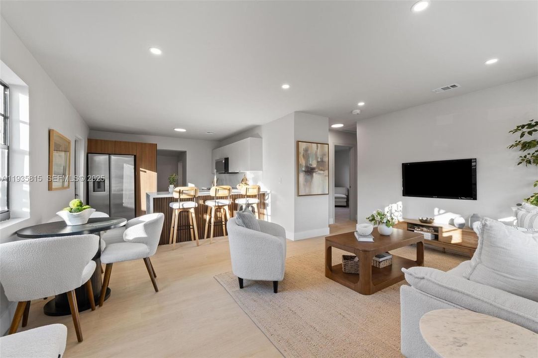 待售: $470,000 (3 贝兹, 1 浴室, 1007 平方英尺)