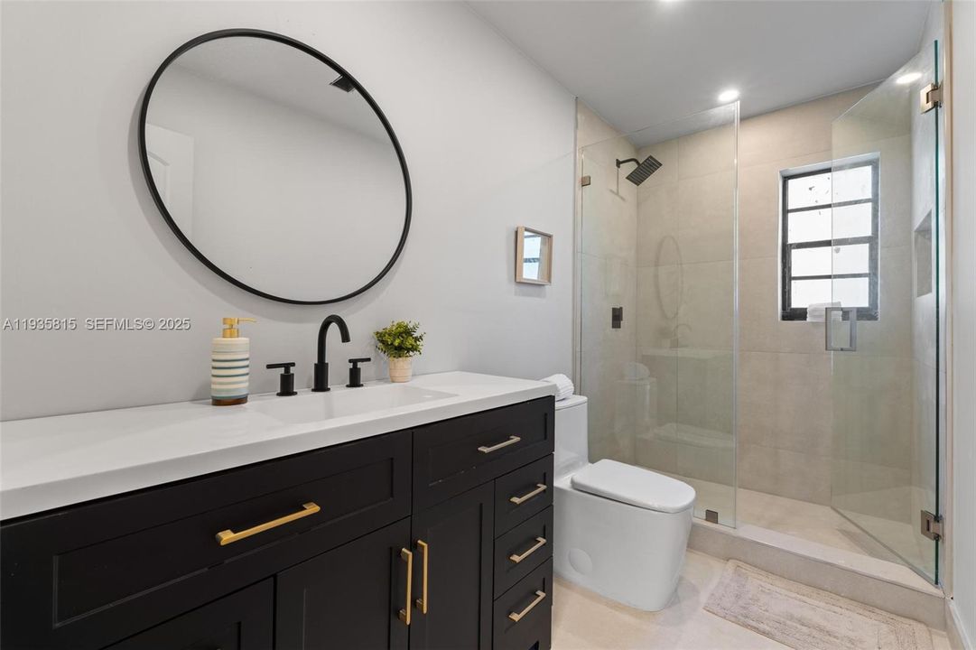 待售: $470,000 (3 贝兹, 1 浴室, 1007 平方英尺)