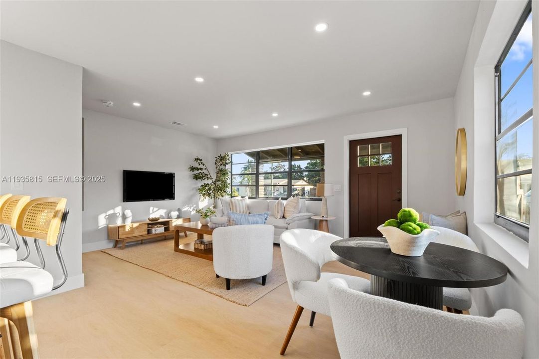 待售: $470,000 (3 贝兹, 1 浴室, 1007 平方英尺)