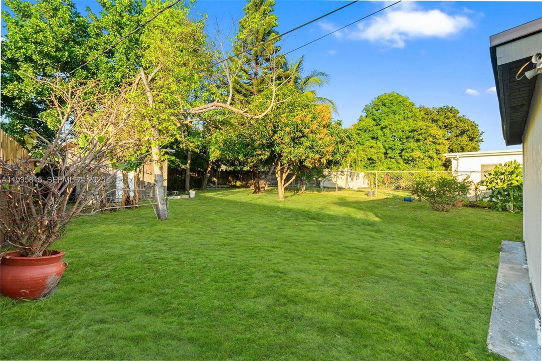 待售: $470,000 (3 贝兹, 1 浴室, 1007 平方英尺)