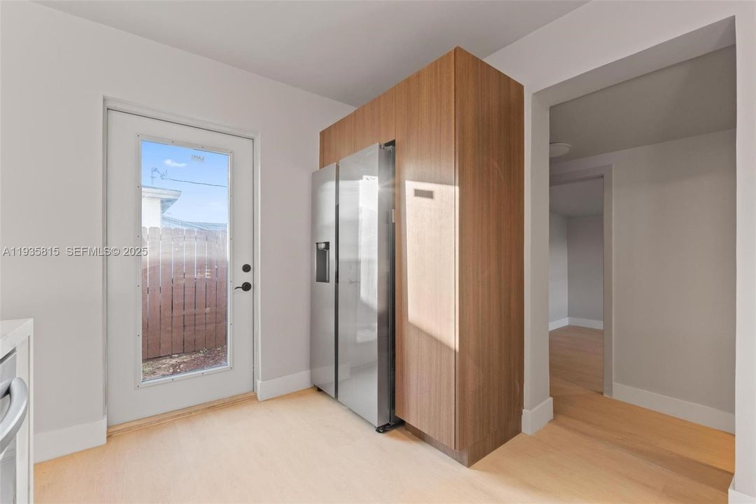 待售: $470,000 (3 贝兹, 1 浴室, 1007 平方英尺)