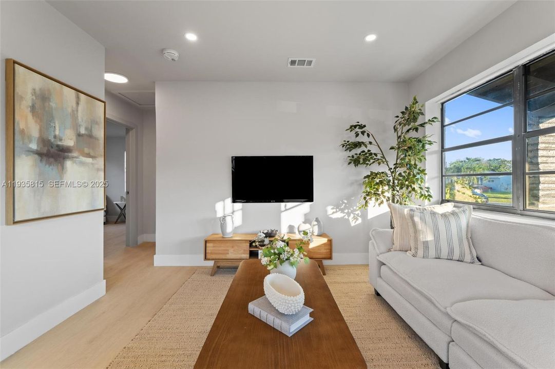 待售: $470,000 (3 贝兹, 1 浴室, 1007 平方英尺)