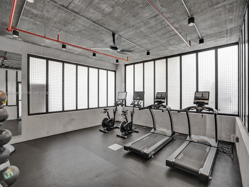 出租: $10,000 (2 贝兹, 2 浴室, 1101 平方英尺)