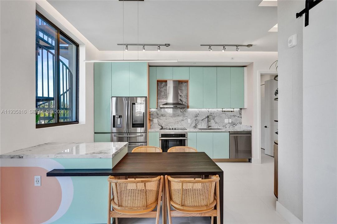 出租: $10,000 (2 贝兹, 2 浴室, 1101 平方英尺)