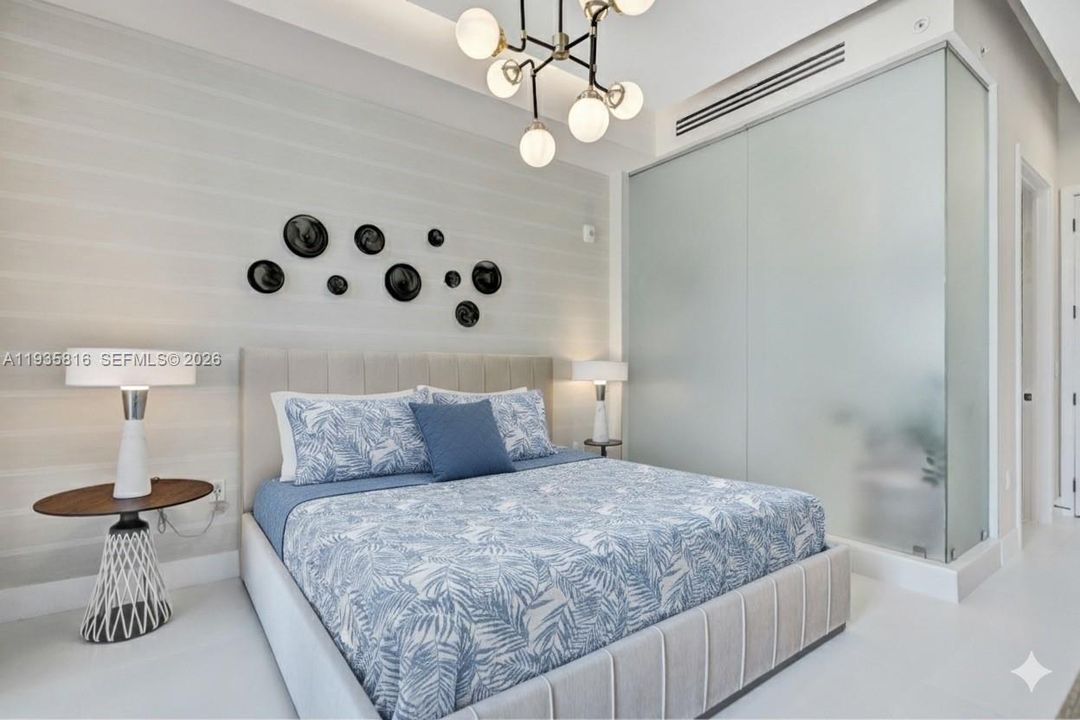 出租: $10,000 (2 贝兹, 2 浴室, 1101 平方英尺)