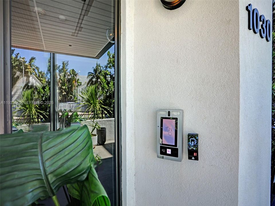 出租: $10,000 (2 贝兹, 2 浴室, 1101 平方英尺)