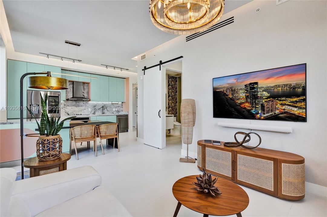 出租: $10,000 (2 贝兹, 2 浴室, 1101 平方英尺)