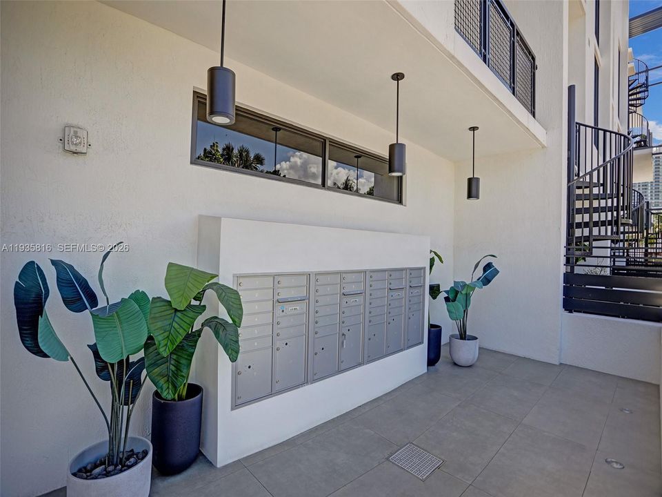 出租: $10,000 (2 贝兹, 2 浴室, 1101 平方英尺)