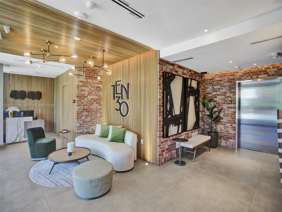 出租: $10,000 (2 贝兹, 2 浴室, 1101 平方英尺)