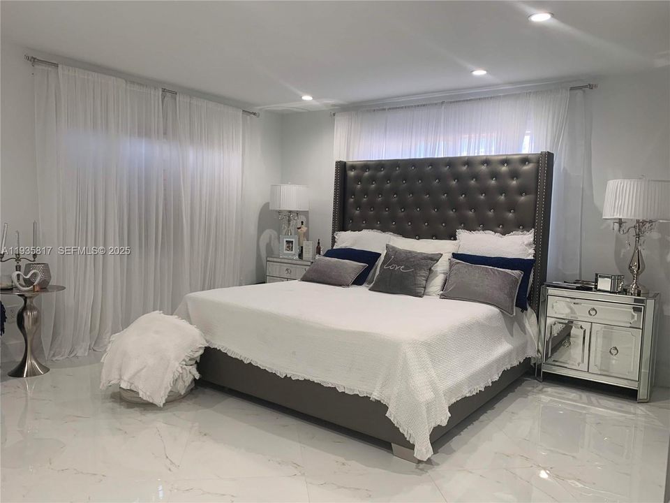 出租: $5,500 (4 贝兹, 3 浴室, 1796 平方英尺)