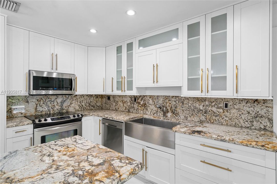 出租: $5,500 (4 贝兹, 3 浴室, 1796 平方英尺)