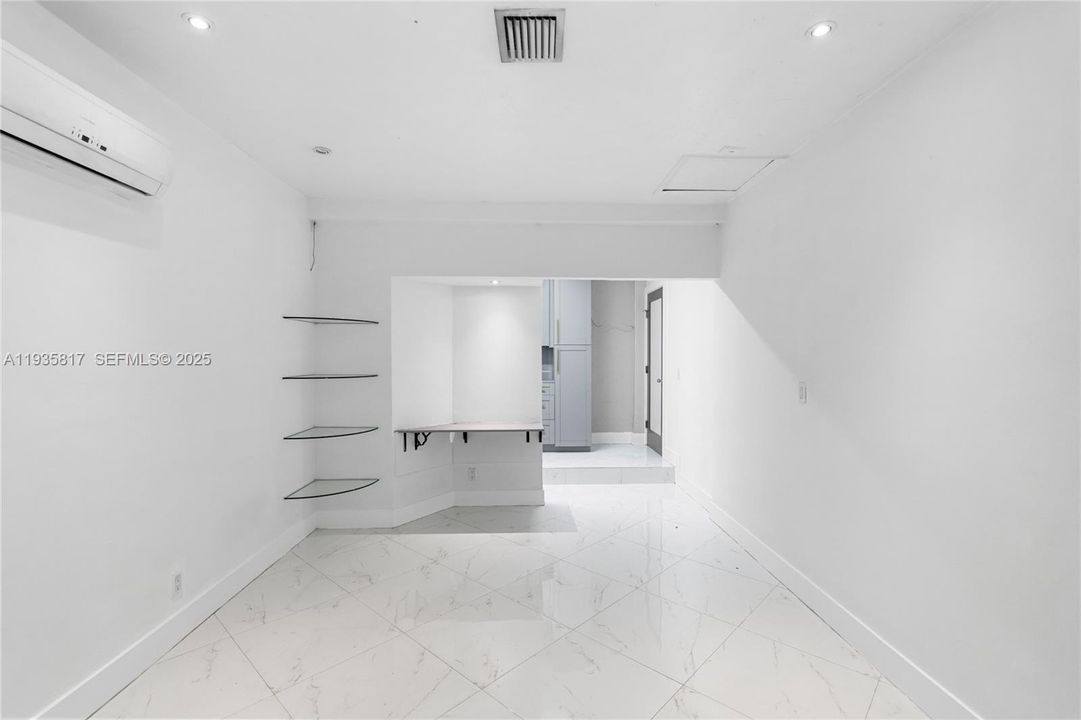 出租: $5,500 (4 贝兹, 3 浴室, 1796 平方英尺)