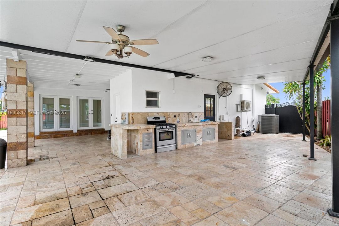 出租: $5,500 (4 贝兹, 3 浴室, 1796 平方英尺)