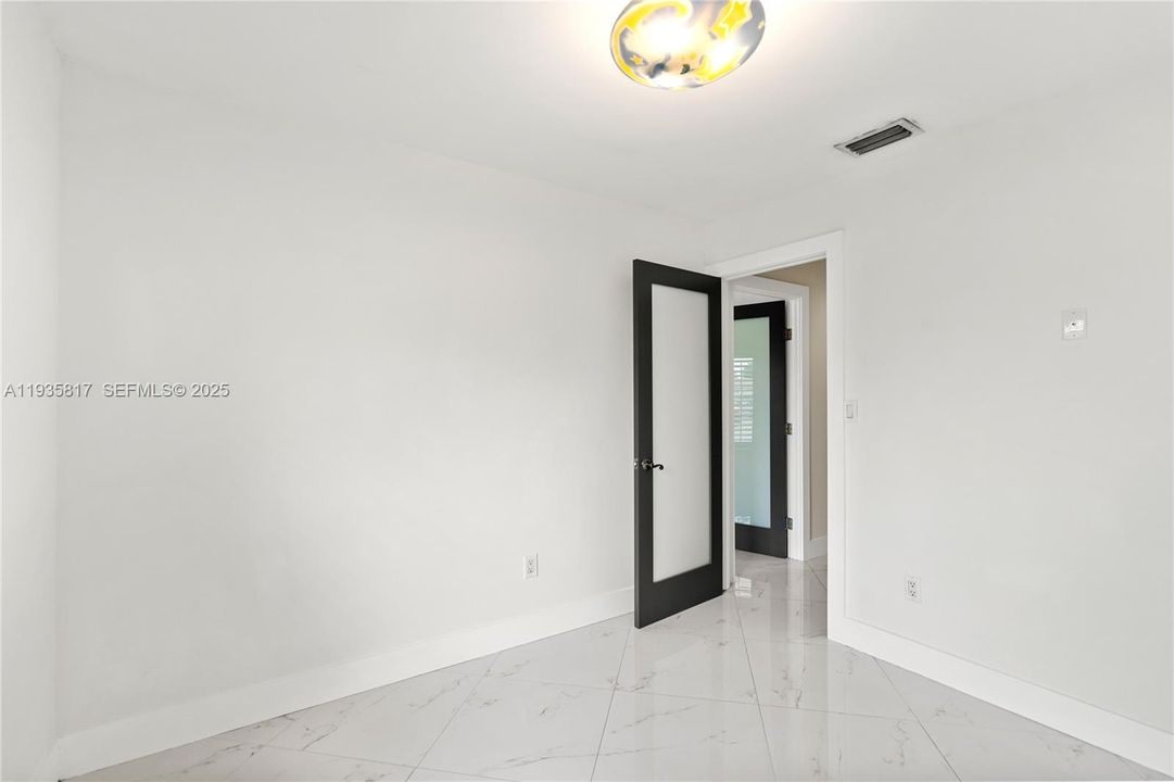 出租: $5,500 (4 贝兹, 3 浴室, 1796 平方英尺)