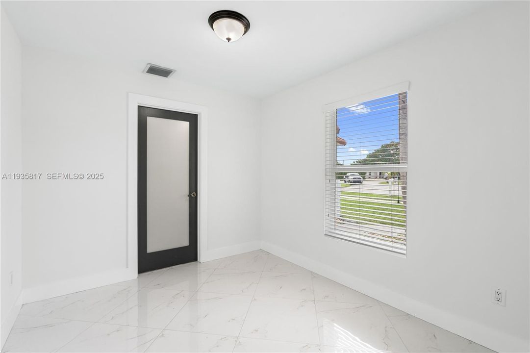 出租: $5,500 (4 贝兹, 3 浴室, 1796 平方英尺)