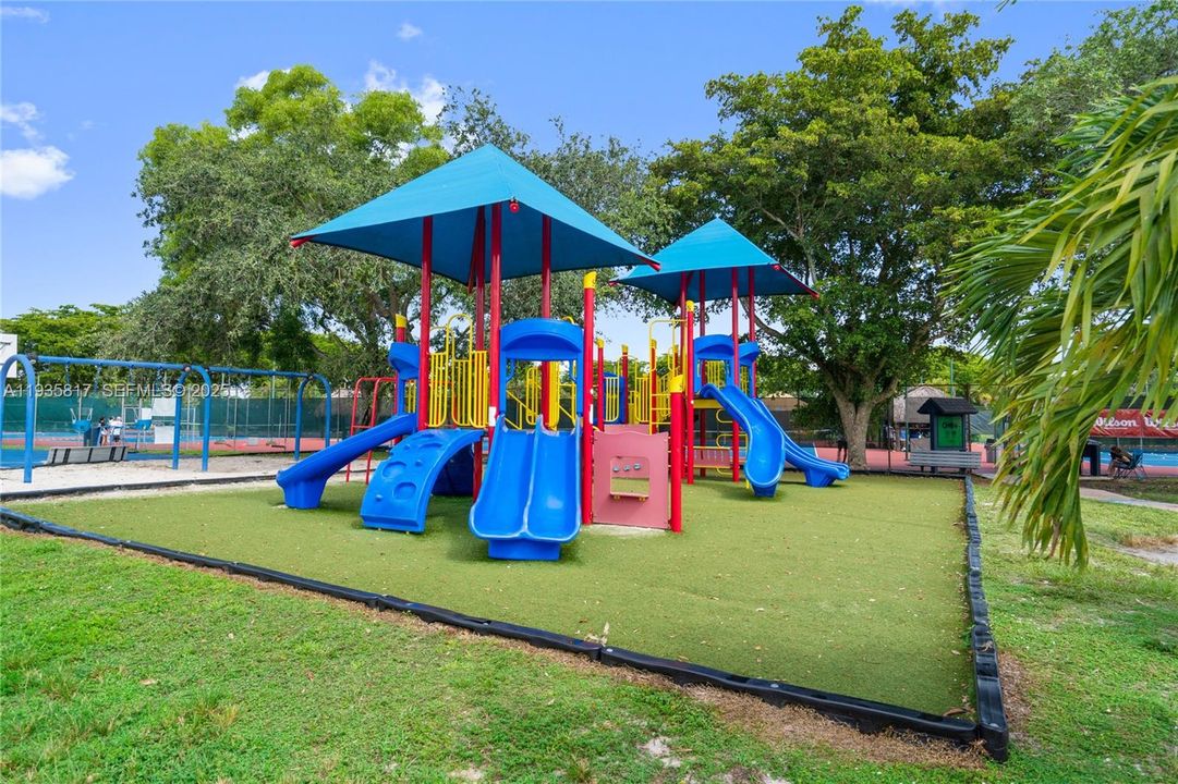 出租: $5,500 (4 贝兹, 3 浴室, 1796 平方英尺)