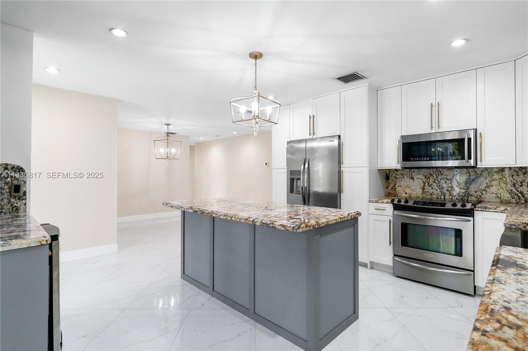 出租: $5,500 (4 贝兹, 3 浴室, 1796 平方英尺)