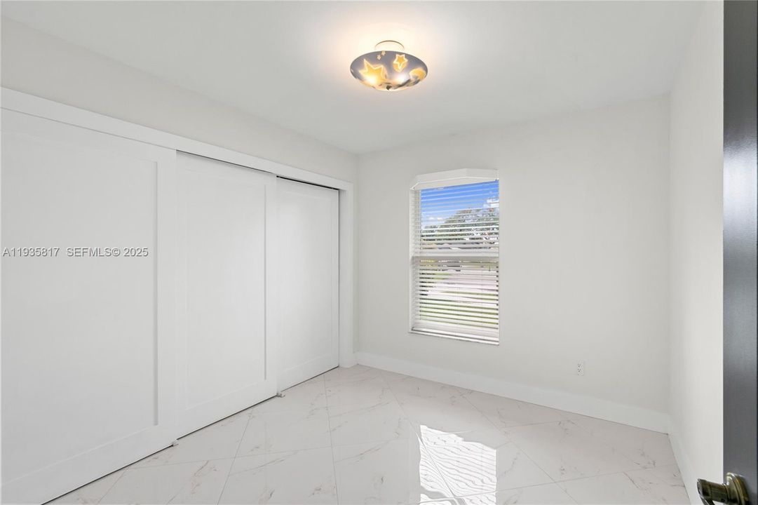 出租: $5,500 (4 贝兹, 3 浴室, 1796 平方英尺)