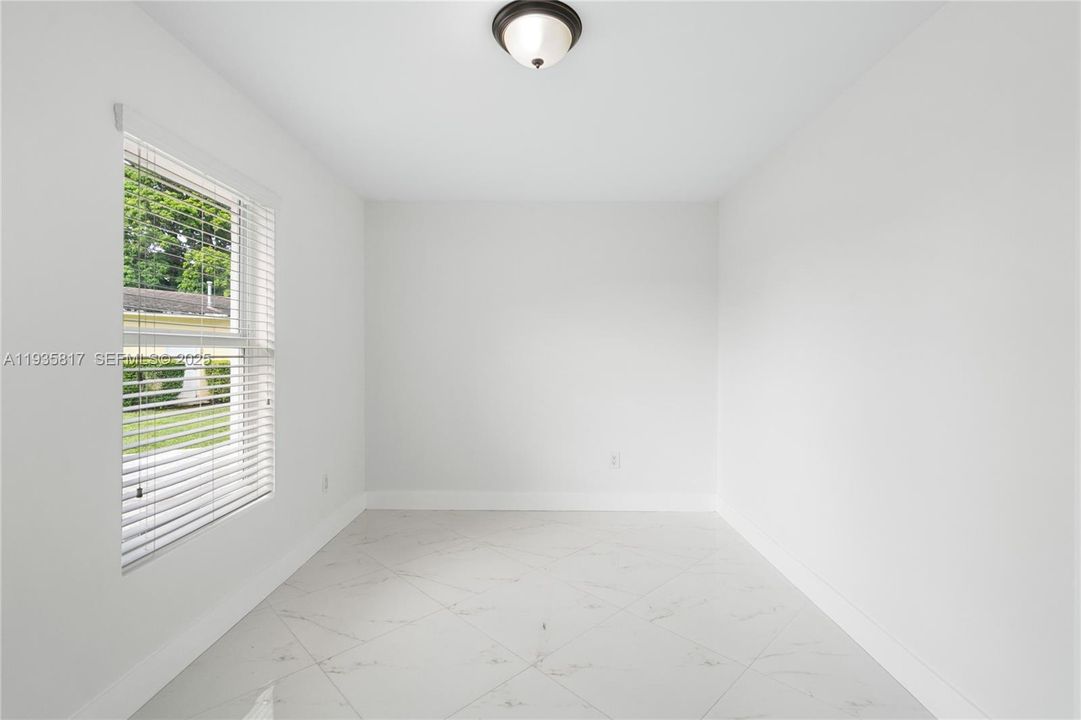 出租: $5,500 (4 贝兹, 3 浴室, 1796 平方英尺)