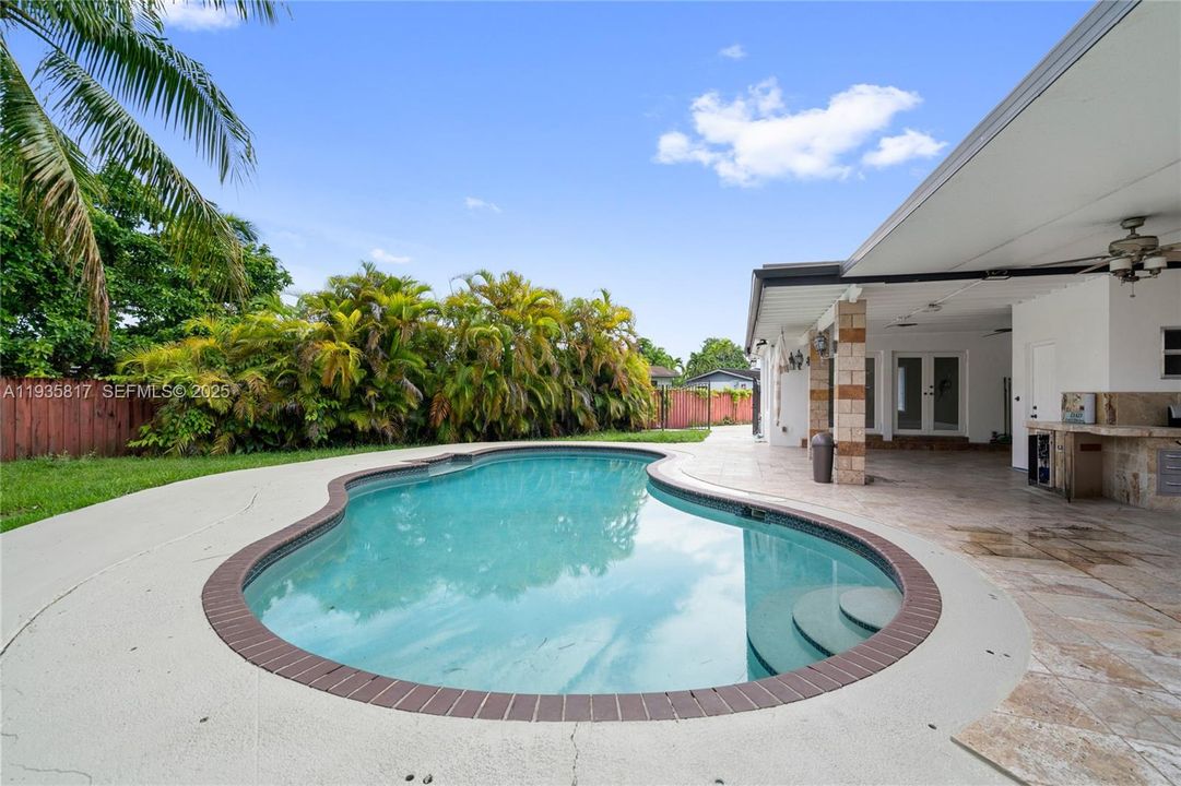 出租: $5,500 (4 贝兹, 3 浴室, 1796 平方英尺)