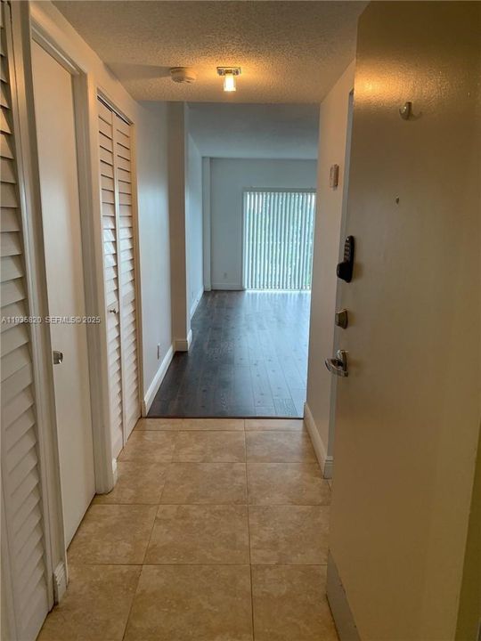 В аренду: $2,000 (1 спален, 1 ванн, 817 Квадратных фут)