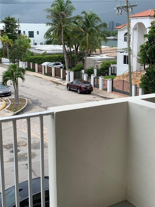 В аренду: $2,000 (1 спален, 1 ванн, 817 Квадратных фут)