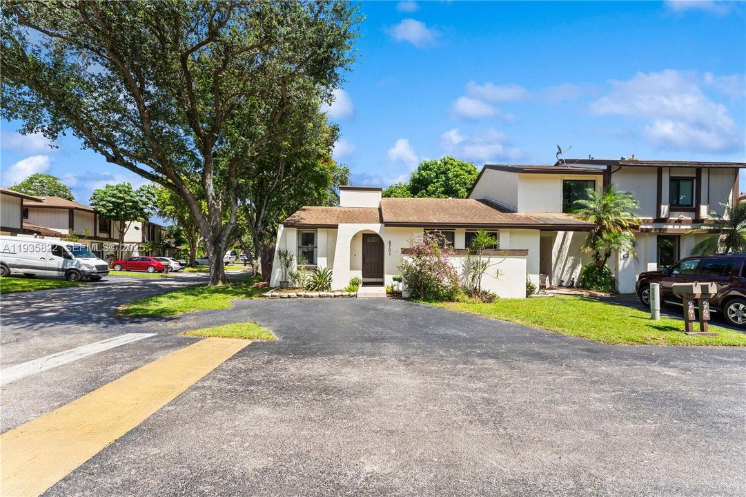 For Rent: $3,000 (3 beds, 2 baths, 1183 Square Feet)