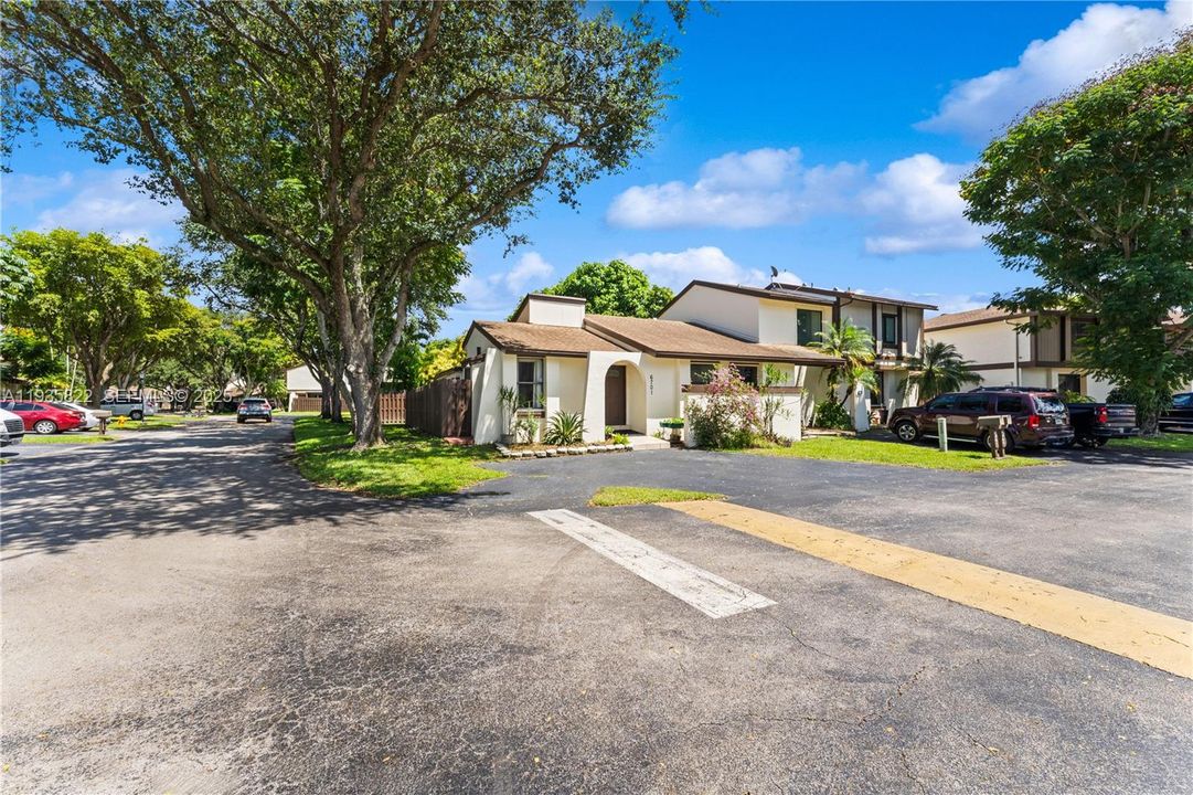 For Rent: $3,000 (3 beds, 2 baths, 1183 Square Feet)