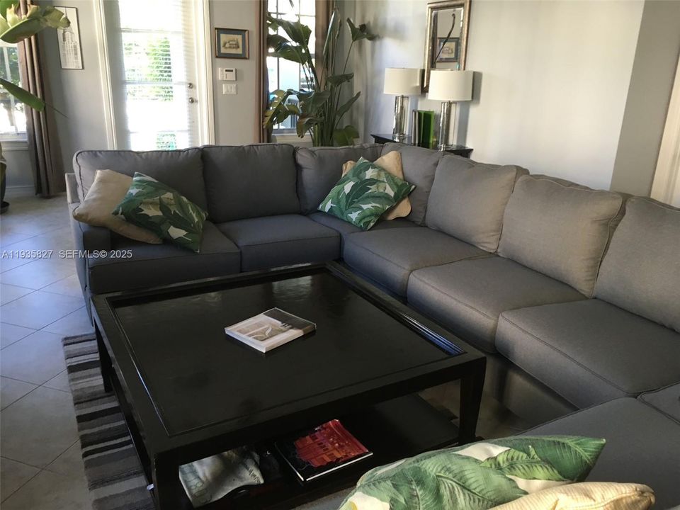 В аренду: $6,995 (3 спален, 2 ванн, 1914 Квадратных фут)