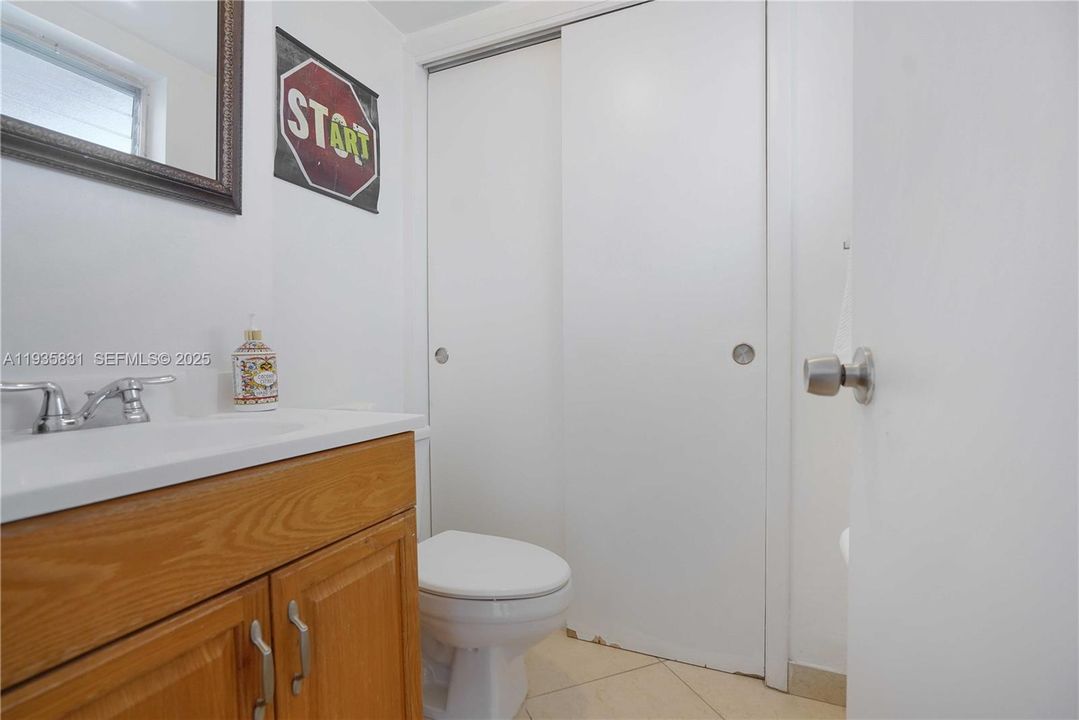 For Sale: $297,000 (1 beds, 1 baths, 768 Square Feet)