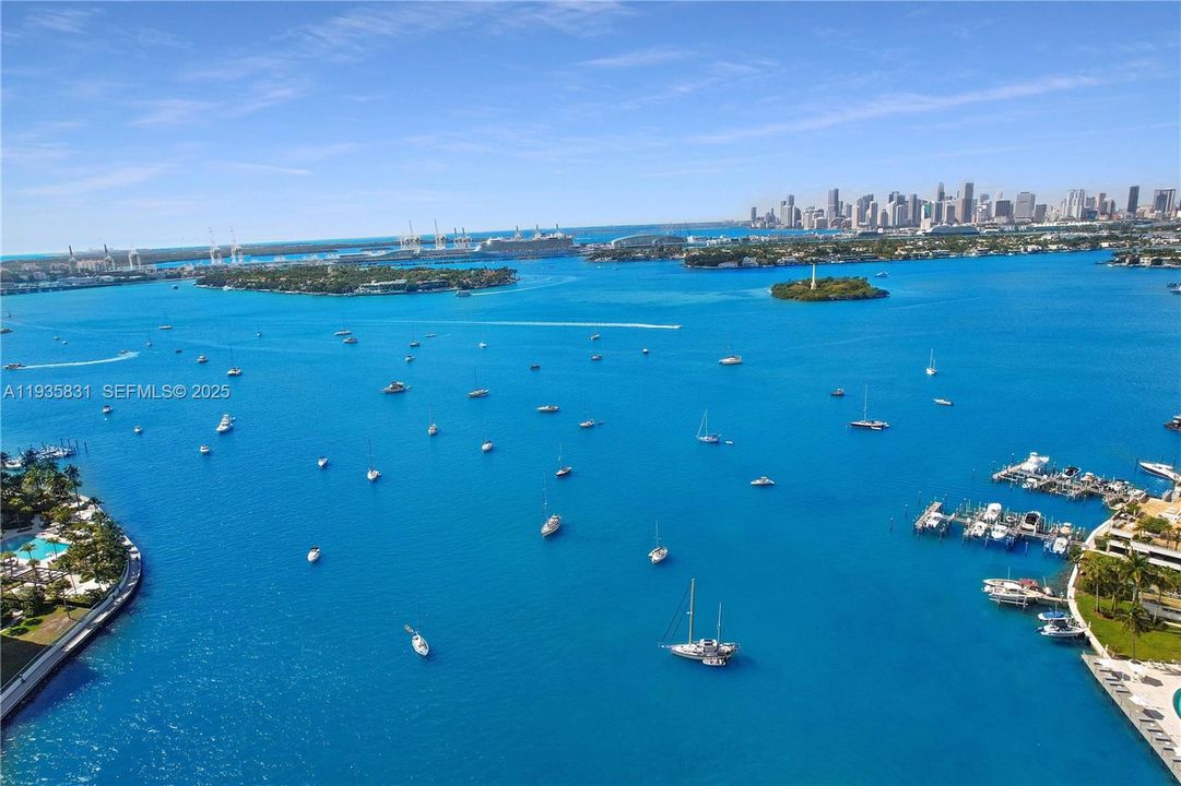 For Sale: $297,000 (1 beds, 1 baths, 768 Square Feet)