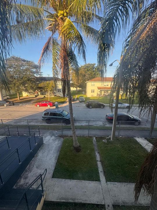 В аренду: $1,750 (2 спален, 1 ванн, 930 Квадратных фут)