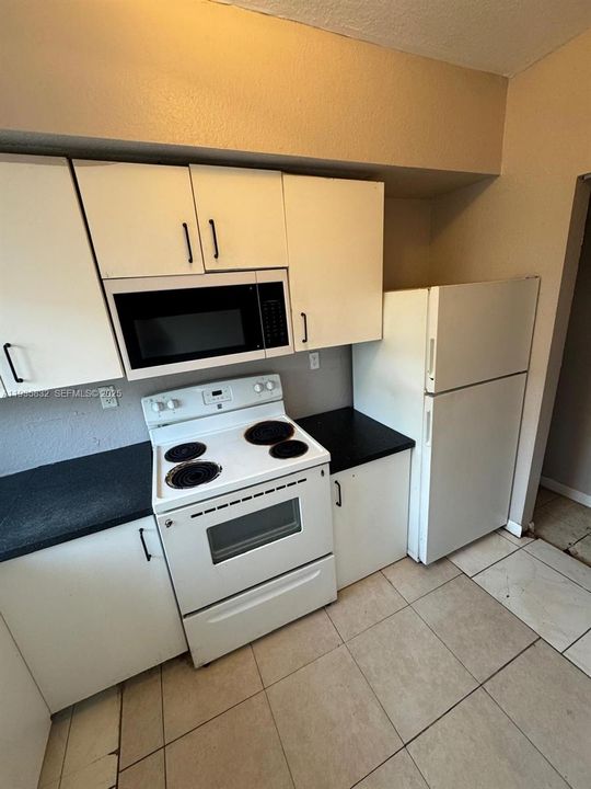 В аренду: $1,750 (2 спален, 1 ванн, 930 Квадратных фут)