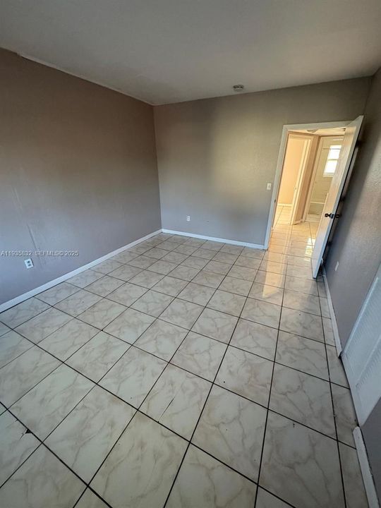 В аренду: $1,750 (2 спален, 1 ванн, 930 Квадратных фут)