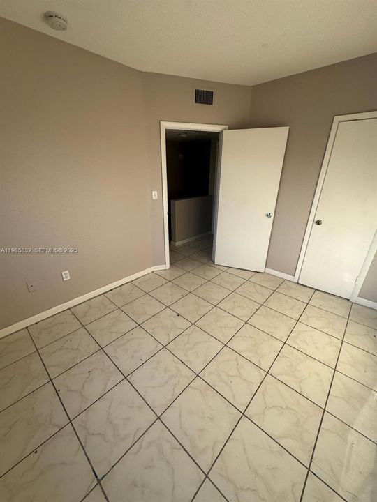 В аренду: $1,750 (2 спален, 1 ванн, 930 Квадратных фут)