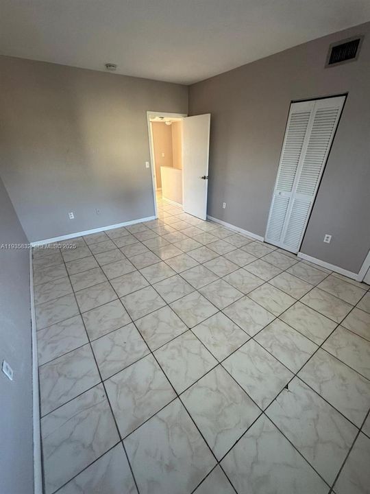 В аренду: $1,750 (2 спален, 1 ванн, 930 Квадратных фут)