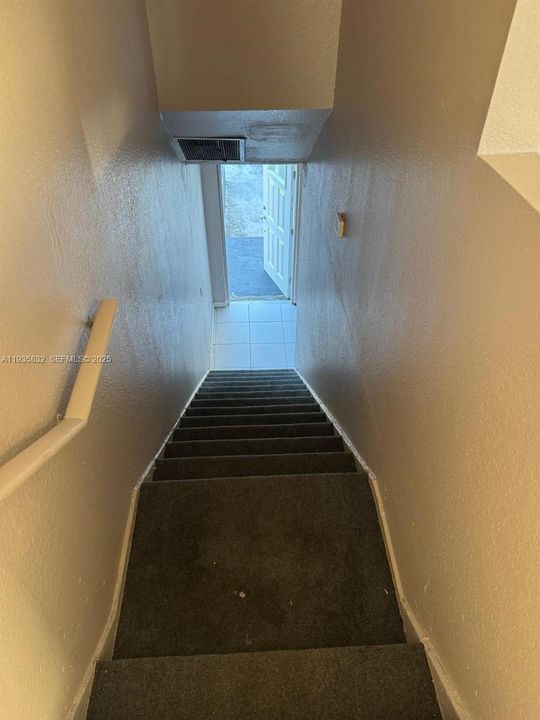 В аренду: $1,750 (2 спален, 1 ванн, 930 Квадратных фут)