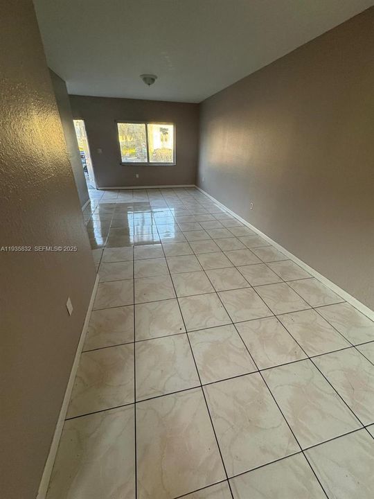 В аренду: $1,750 (2 спален, 1 ванн, 930 Квадратных фут)