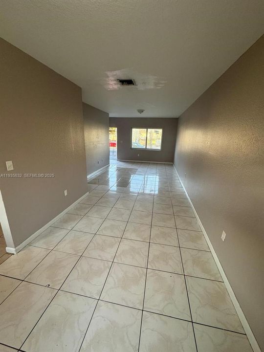 В аренду: $1,750 (2 спален, 1 ванн, 930 Квадратных фут)